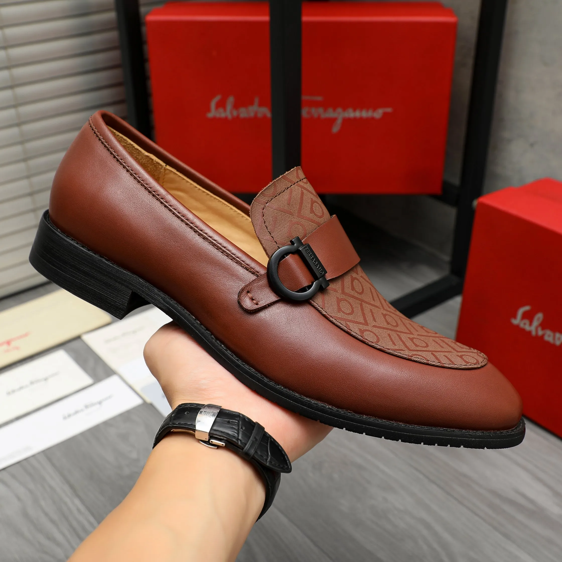 Men's men's shoes💰460 Product trademark: Ferragamo "Ferragamo" business slip-on leather shoes Regular size: 39-44 Product materials: Selected high-quality cowhide upper, cowhide lining, original outsole